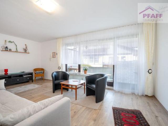 Zuhause ankommen in der Rhönstrasse in Schönwald! Möblierte 1 Zi. Whg. mit Einbauküche + Stellplatz
