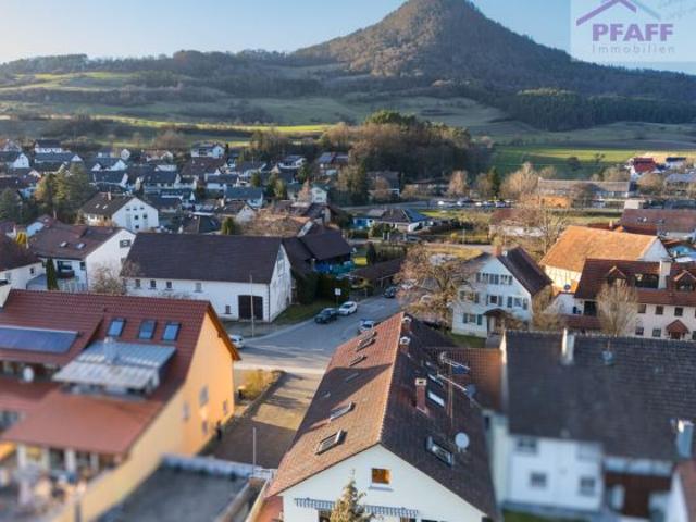 Zuhause ankommen in Welschingen! Provisionsfrei! 6 Zi. DG Whg. mit 2 Stellplätzen und Gartenfläche