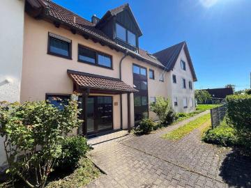 Zuhause im Grünen 3,5 Zimmer mit Balkon und Erholungswiese