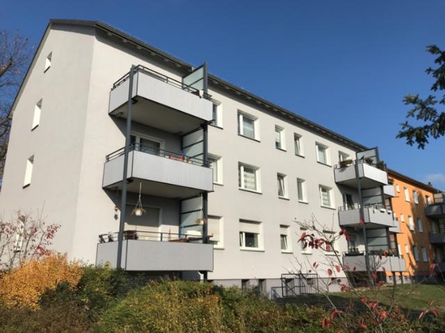 Zuhause in Frankfurt Unterliederbach: 3 Zimmer Wohnung mit Balkon und Keller