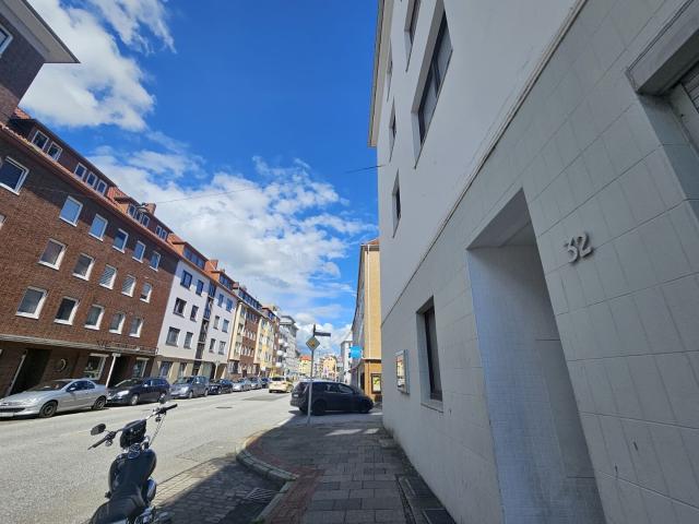 Zuhause ist: Moderne 2 Zimmer Dachgeschosswohnung mit Einbauküche in Geestemünde ideale Lage
