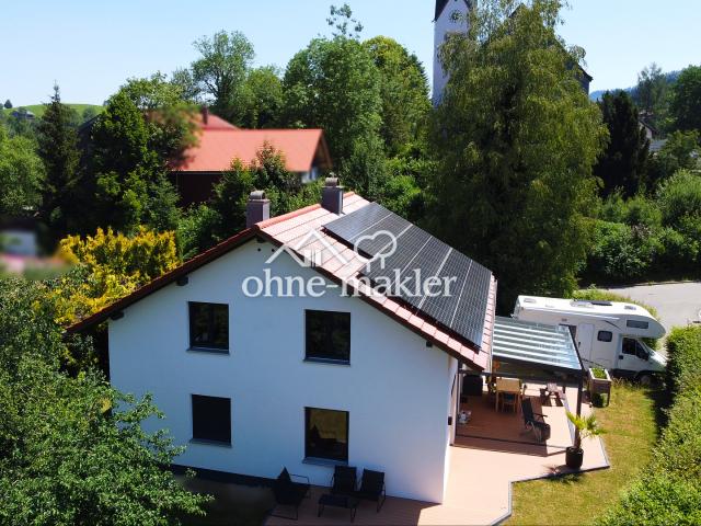 Zukunftssicher wohnen im Allgäu: Kernsaniertes Familienhaus mit Garten, Fernwärme, Kamin und PV