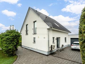 Zukunftssicheres Familienglück: Modernes Design trifft auf maximale Energieunabhängigkeit!