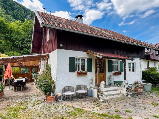 Zur Kapitalanlage Einfamilienhaus mit Charme in naturnaher und ruhiger Wohnlage