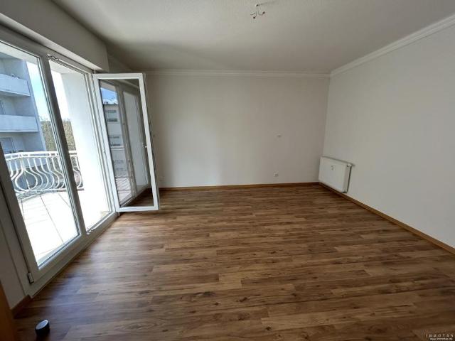ZUR MIETE: Gepflegte 3 Zimmer Wohnung mit Balkon und Einbauküche in Saarbrücken