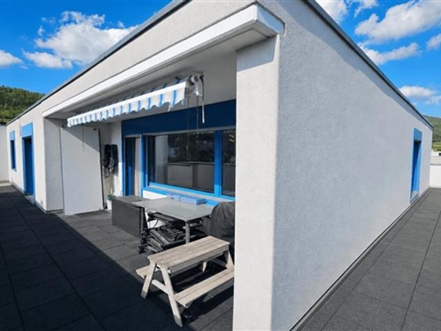Zur Miete in Delémont, ein hervorragendes Penthouse mit 6 Zimmern und einer großen Terrasse