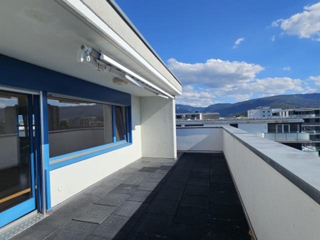 Zur Miete in Delémont, ein hervorragendes Penthouse mit 6 Zimmern und einer großen Terrasse