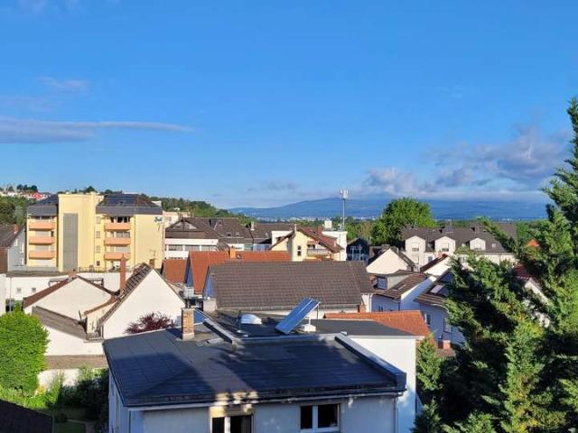 Zur Schönen Aussicht – 3,5 Zimmer Maisonette mit Südwestbalkon und freiem Blick bis zum Taunus