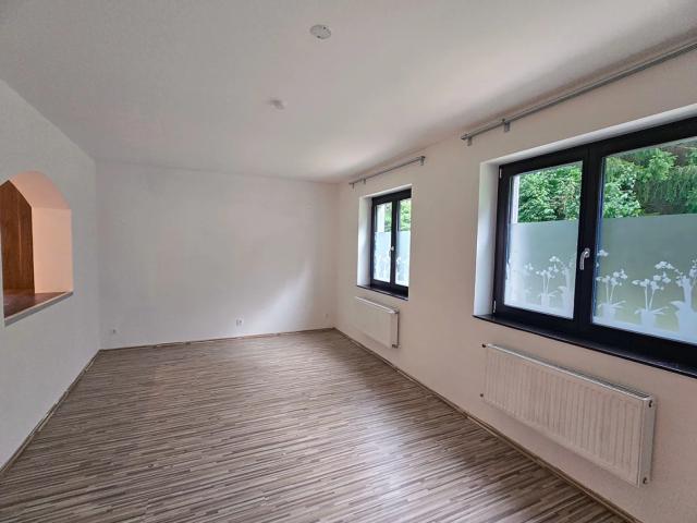 Zur Vermietung gelangt hier eine traumhaft sonnige Wohnung in ruhiger Waldrandlage mit guter Infrastruktur