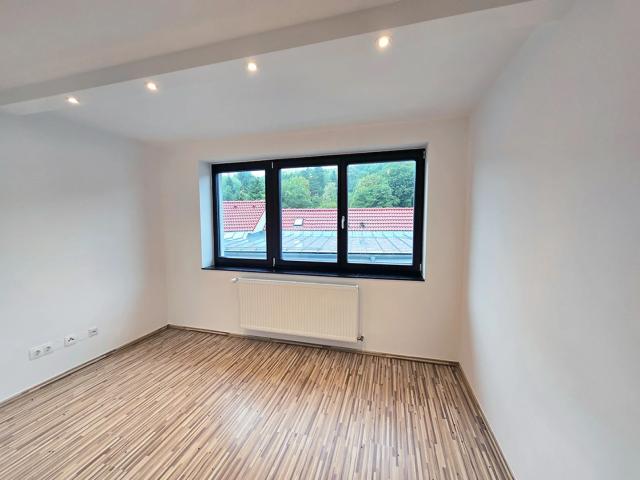 Zur Vermietung gelangt hier eine traumhaft sonnige Wohnung in ruhiger Waldrandlage mit guter Infrastruktur