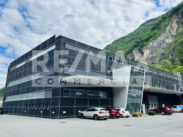 In affitto: Ampio spazio commerciale al centro CAST CASTIONE