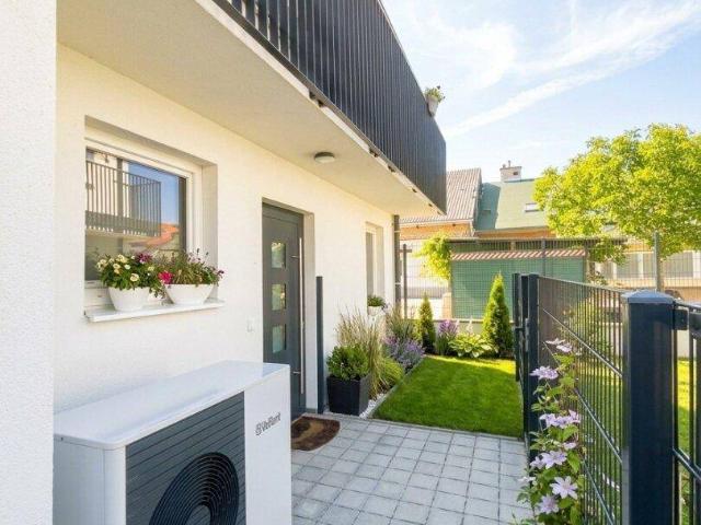 Zur Vermietung: Modernes Reihenhaus mit Garten, Dachstudio & großzügigem Keller in ruhiger Lage in Wien 1220