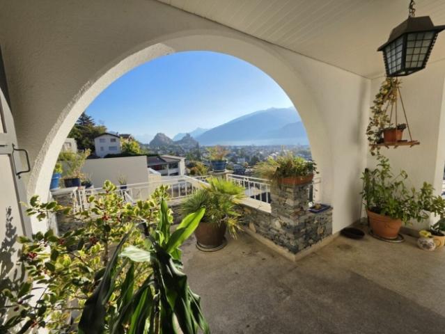 Zusammenhängende Villa mit 5,5 Zimmern + Wohnung unbebaut. Gravelone, Sion