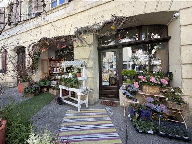 Zusammenstellung von zwei vermieteten Geschäftsflächen – Historisches Zentrum Porrentruy