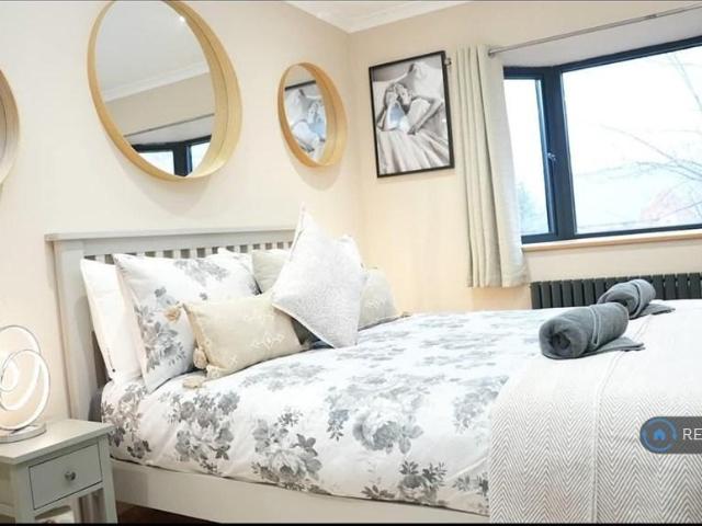 Zyad Close, London, NW10 2 bed semi detached house to rent £2,600 pcm £600 pw