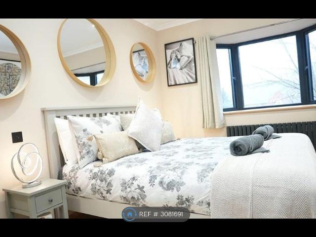 Zyad Close, London NW10, 2 bed semi detached house to rent, £2,600 pcm | PrimeLocation
