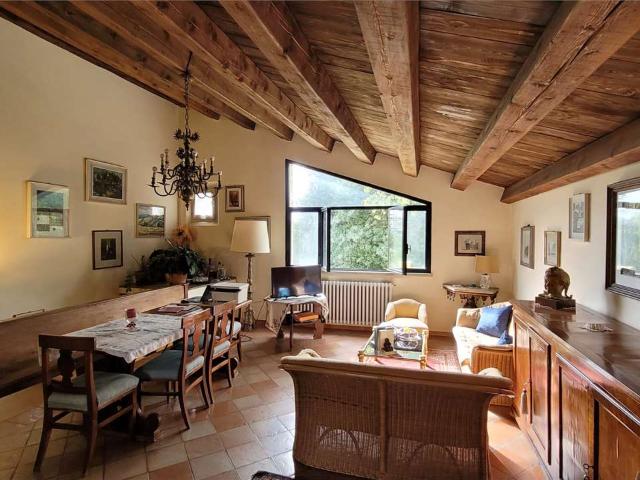 A000635 APPARTAMENTO IN VILLA