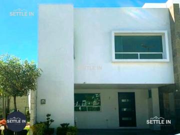A04.6 CASA EN RENTA EXCELENTE UBICACIÓN FRACC RINCONADA SANTA FE