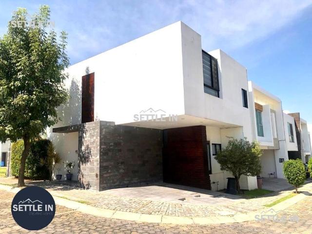 A04 CASA AMUEBLADA EN RENTA PARQUE CAMPECHE LOMAS DE ANGELÓPOLIS