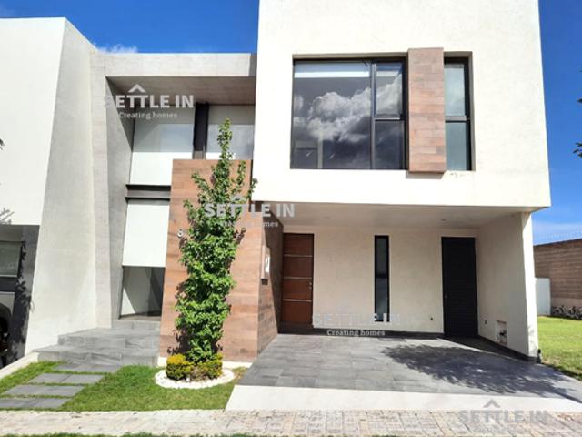A04 CASA EN RENTA EN LOMAS DE ANGELÓPOLIS PUEBLA