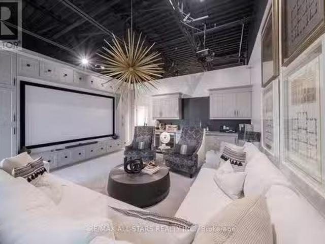 A117 200 Mostar Street, Whitchurch Stouffville, ON, L4A 4T7.