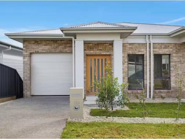 A/18 Jersey Avenue, TULLIMBAR Townhouse for rent Listed by Br.