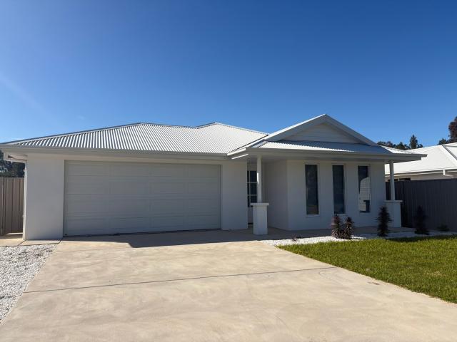 21A Kingdon Drive Coolamon, NSW 2701