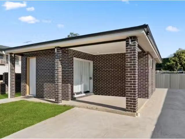 A/227 Flushcombe Road, Blacktown House for rent Listed by Sky.