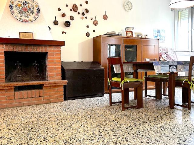 A402 Bosco Mesola in affitto appartamento con tre camere da letto