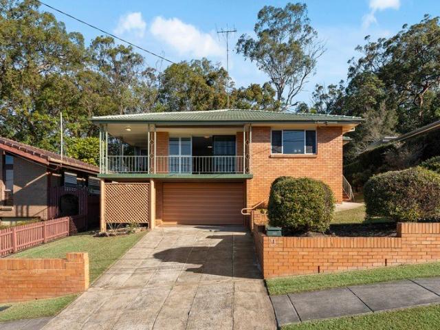 A Much Loved Home Backing onto a Leafy Reserve