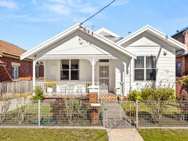 A Much Loved Hamilton East Home Ready for Its Next Chapter