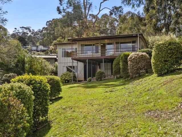 A MUCH LOVED OPPORTUNITY IN A LEAFY, CONVENIENT LOCATION