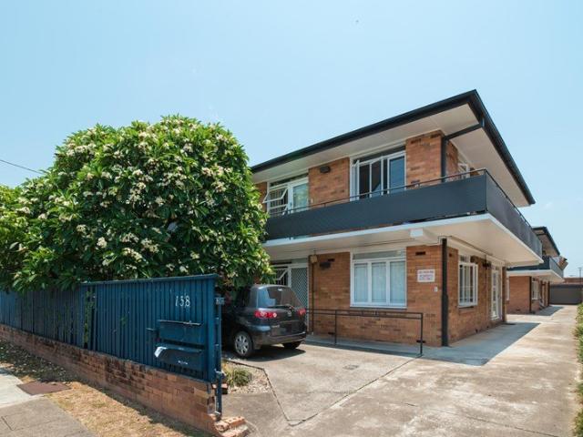 A MUST SEE SPACIOUS GROUND FLOOR 1 BEDROOM UNIT