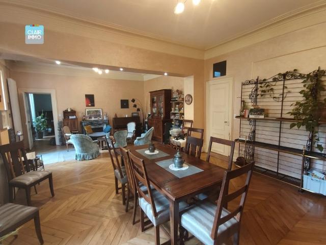 A Macon En Bourgogne Appartement 8 Pieces De 217 M² Avec 217m² Mâcon