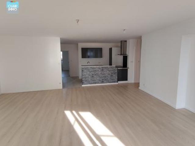 A MACON EN BOURGOGNE APPARTEMENT T4 DE 99.29 M² AVEC BALCON ET CAVE