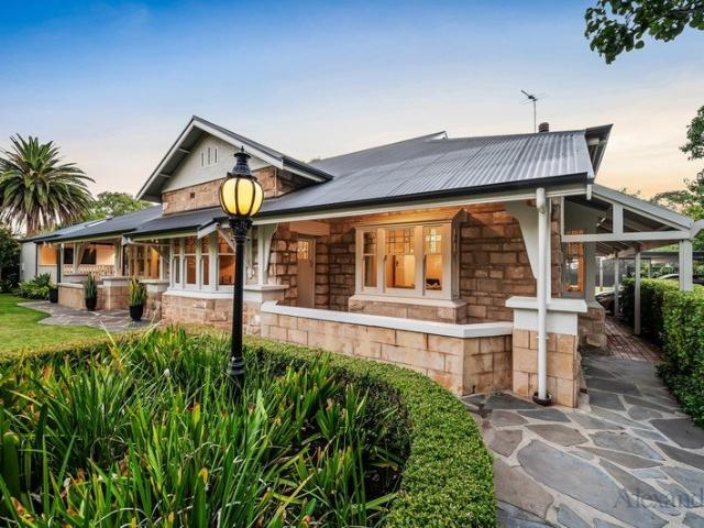 A Magnificent Character Estate with Tennis Court & Pool