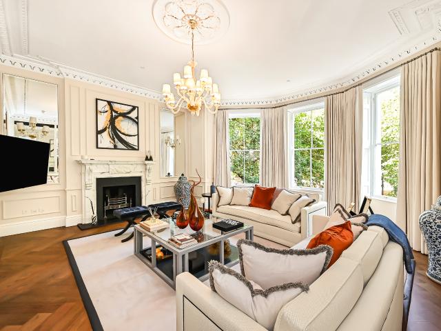 A Magnificent Five Bedroom Townhouse In Westminster