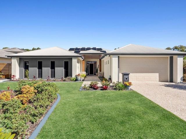 A Magnificent Home walk to the Golf and Country Club 7 Vanillalily Close
