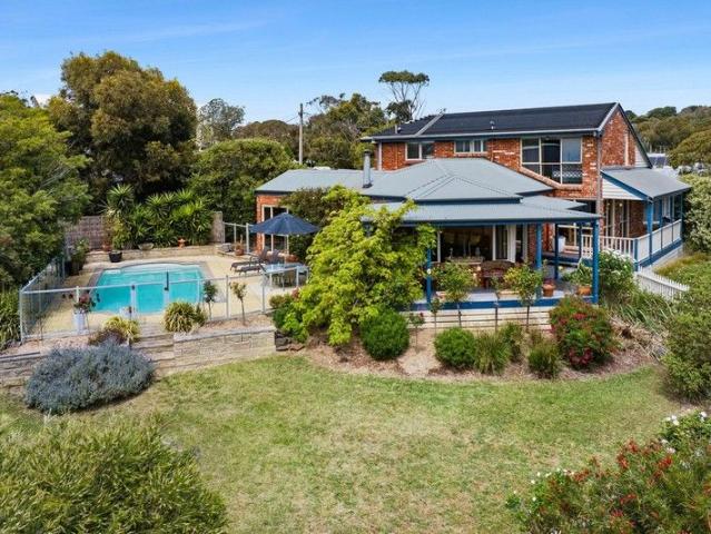 A MAGNIFICENT JAN JUC HOME ON 2 TITLES!