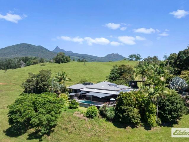 A Stunning Property, Close to Town!