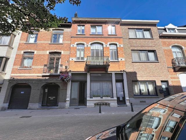 A magnificent, renovated 3 bedroom triplex