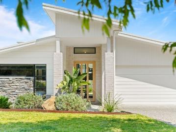 A magic coastal family home