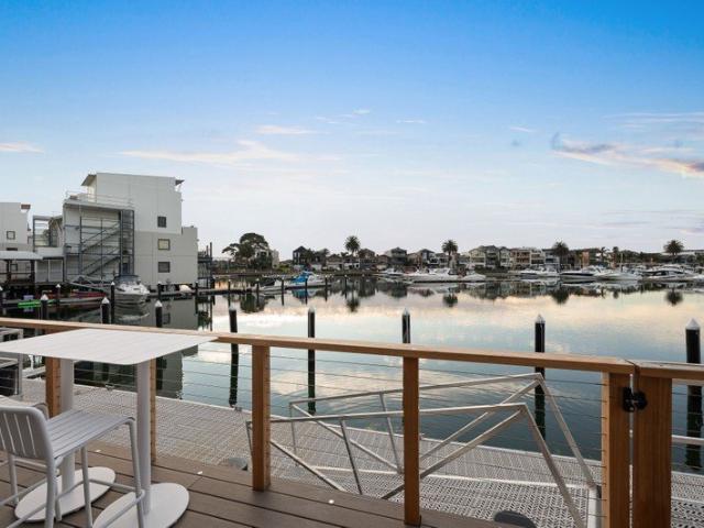 A Masterclass in Modern Waterfront Luxury