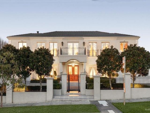A Masterclass in Luxury with Spectacular Parkland Views