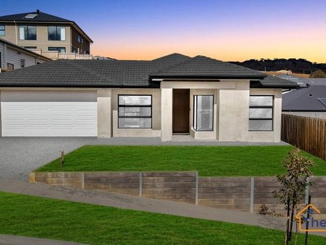 A Masterpiece of Modern Family Living in Maddingley!