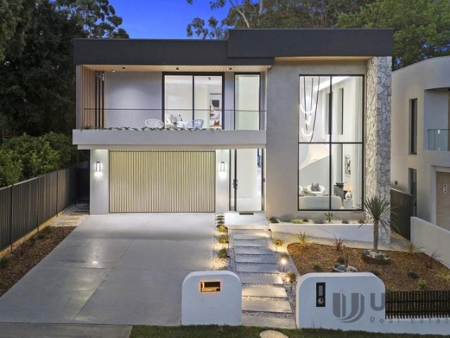 A Masterpiece of Contemporary Style & Sophistication |Double Brick