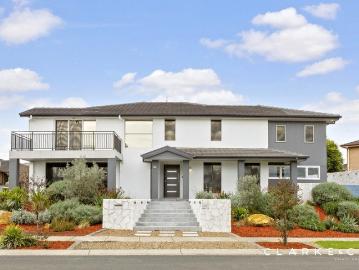 A MASTERPIECE OF LUXURY, DESIGN AND DISTINCTION!