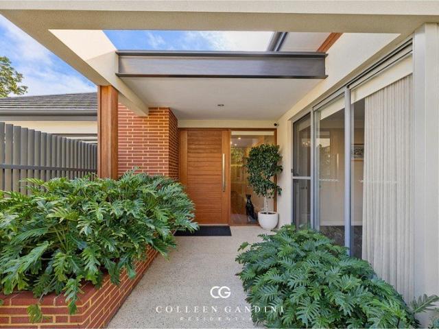 A Masterpiece of Single Level Luxury in Applecross's Prestigious Golden Triangle