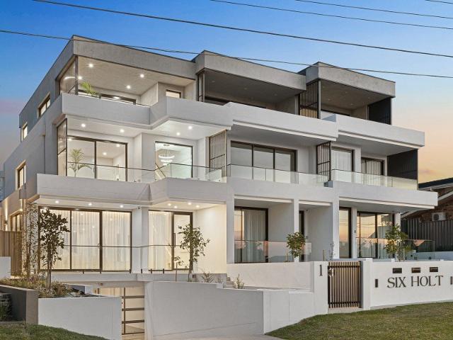 A Masterpiece of Waterfront Luxury on the Prestigious Taren Point Peninsula