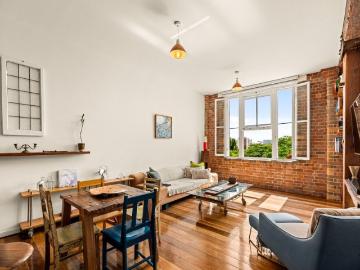 A MASTERPIECE BLENDING RECLAIMED TIMBER + WOOLSTORE FEATURES